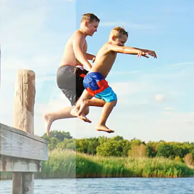 pomoc tonącemu, 2 dwóch chłopców skaczących do wody